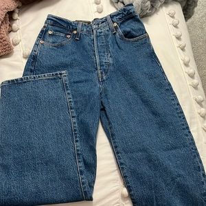 Levi’s Ribcage Straight Ankle Jeans